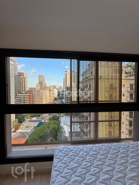 Image 10 - 872999