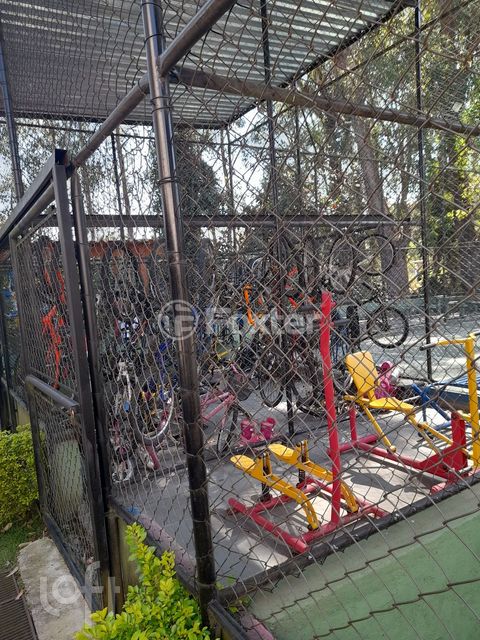 Image 10 - 873009