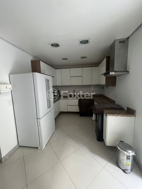 Image 8 - 873077