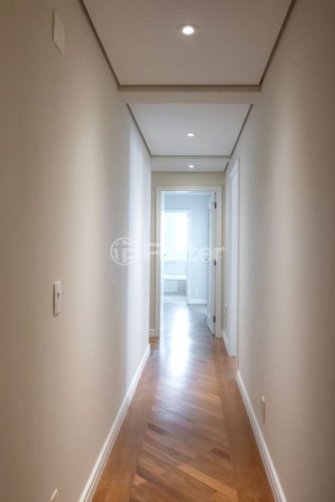 Image 7 - 873379
