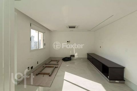 Image 4 - 873520