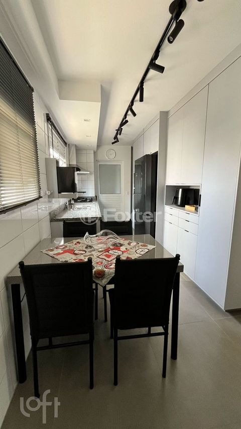 Image 4 - 873542