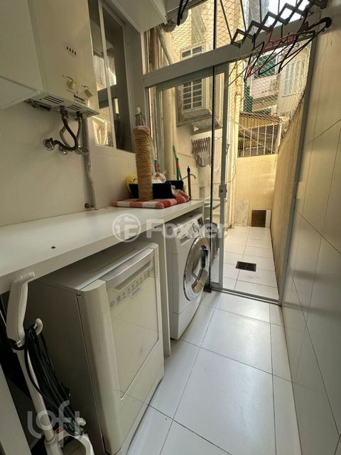 Image 8 - 873555