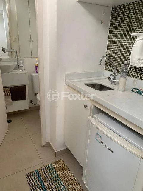 Image 7 - 873578