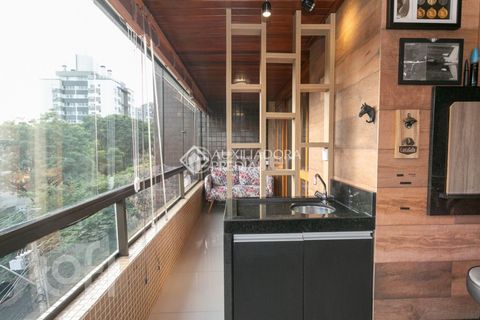 Image 10 - 873586