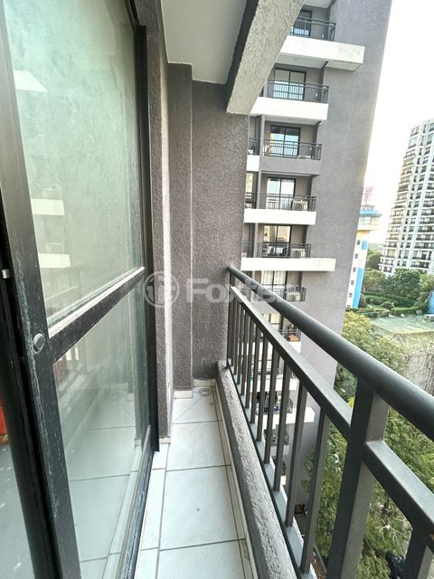 Image 4 - 873690
