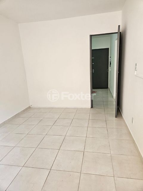 Image 3 - 873695