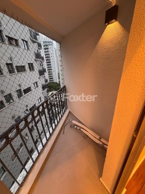 Image 8 - 873710