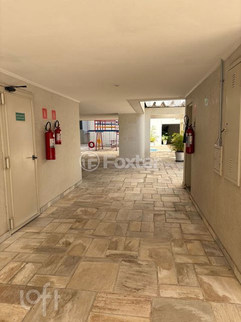 Image 7 - 873805
