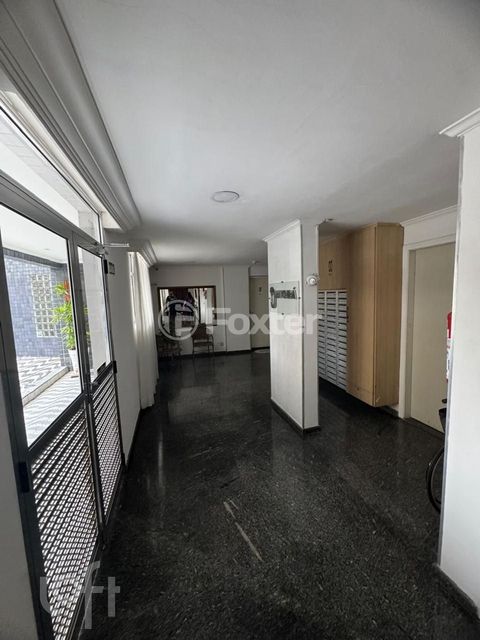 Image 4 - 873880