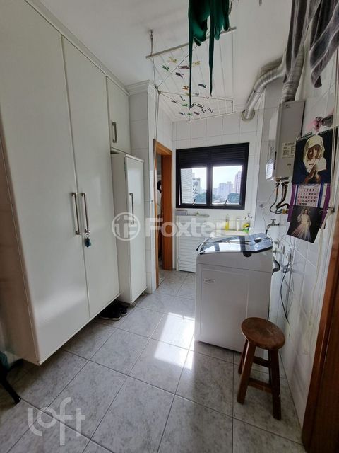 Image 9 - 873882