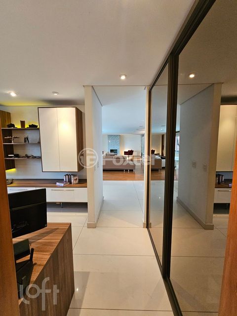 Image 6 - 873908