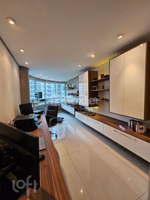 Image 7 - 873908