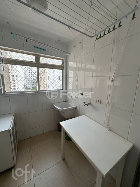 Image 11 - 873946
