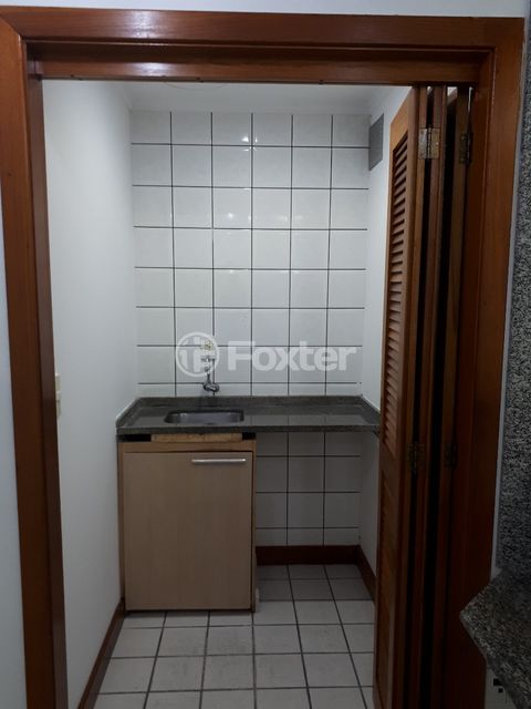 Image 4 - 874036