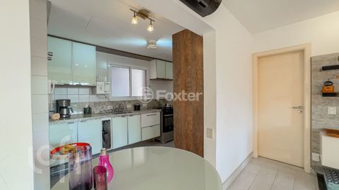 Image 8 - 874037
