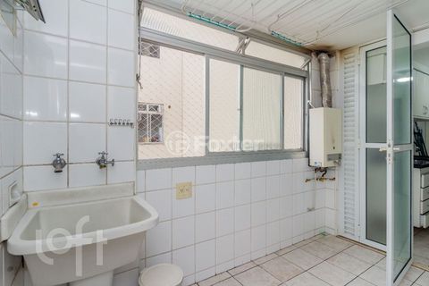 Image 19 - 874215