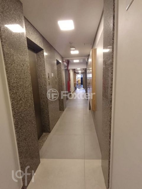 Image 10 - 874221