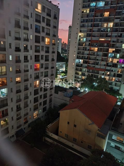 Image 10 - 874323