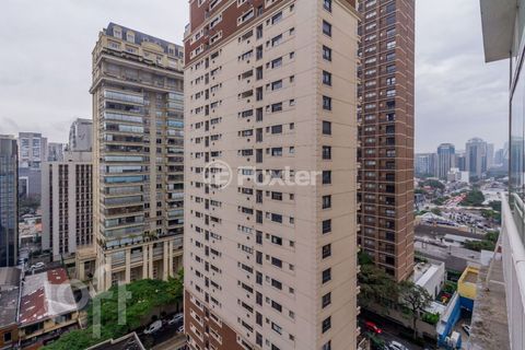 Image 10 - 874334