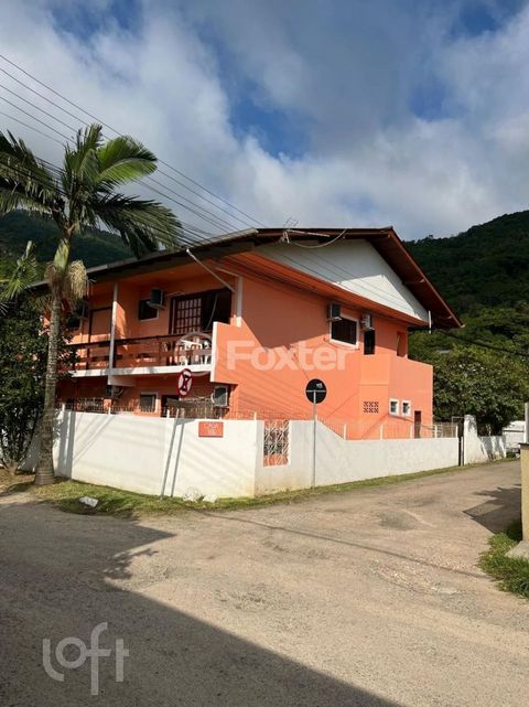 Image 7 - 874342