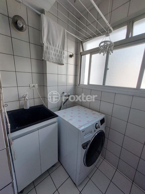 Image 7 - 874351