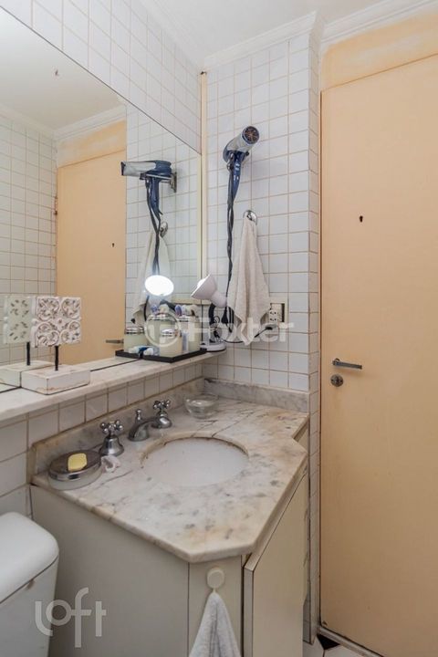 Image 11 - 874373