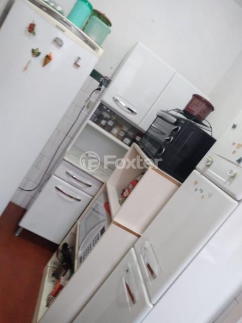 Image 11 - 874405
