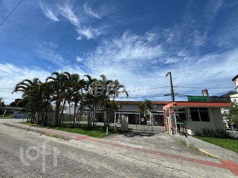 Image 7 - 874480