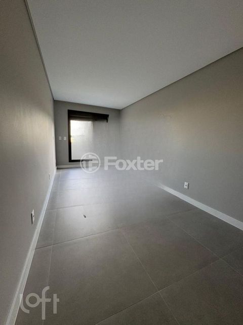 Image 8 - 874539