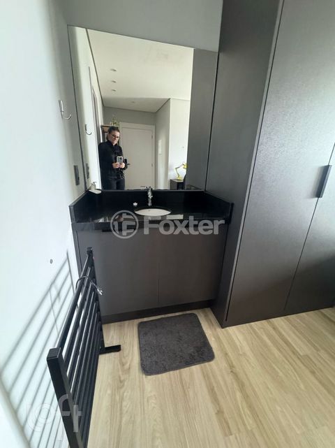 Image 8 - 874546