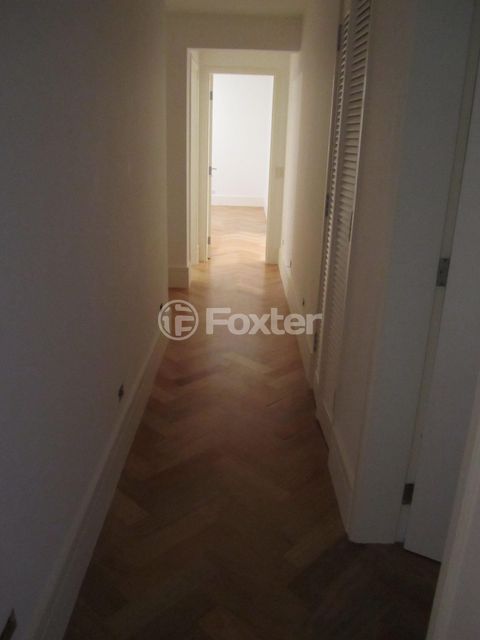 Image 4 - 874559