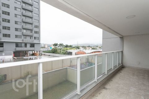 Image 5 - 874560