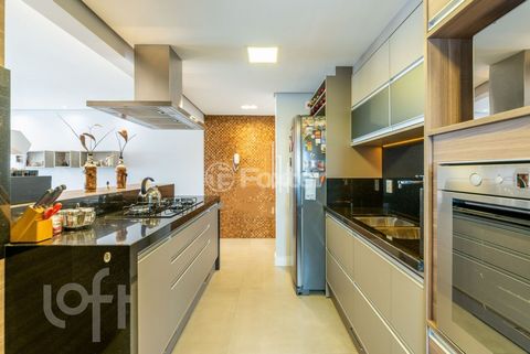 Image 8 - 874600
