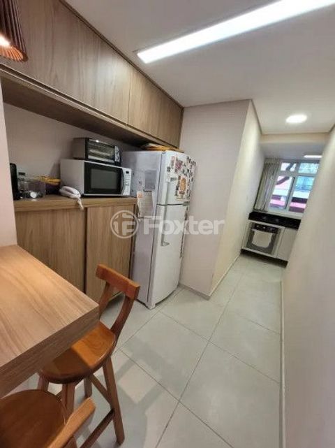 Image 10 - 874656