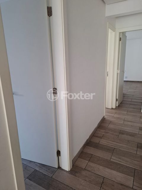Image 11 - 874660