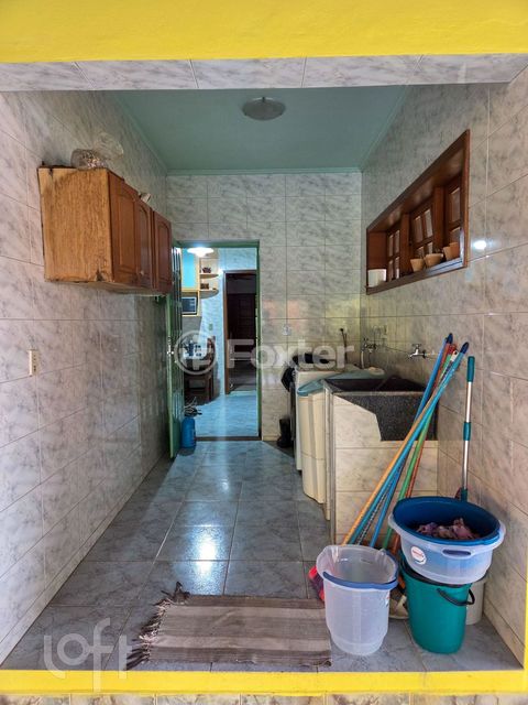 Image 6 - 874681