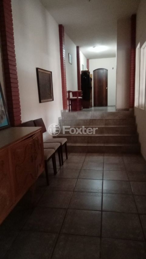 Image 11 - 874682