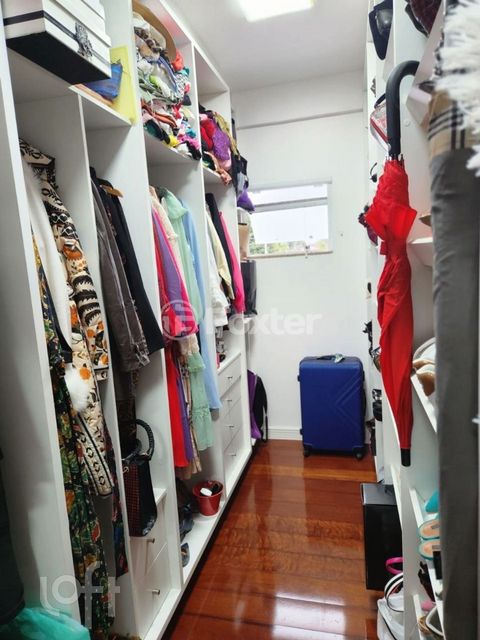 Image 4 - 874821