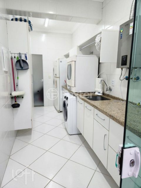 Image 9 - 874821