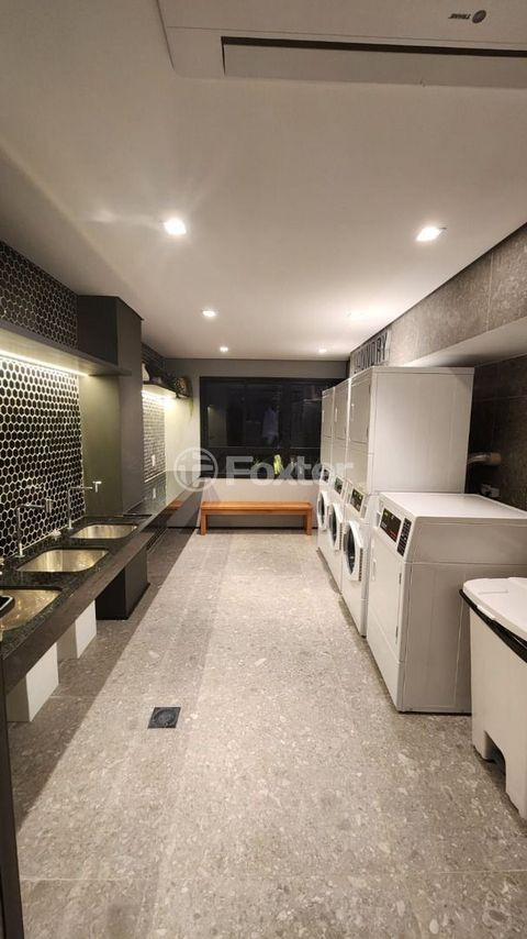 Image 3 - 874977