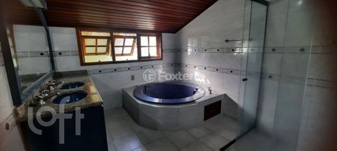 Image 17 - 875008