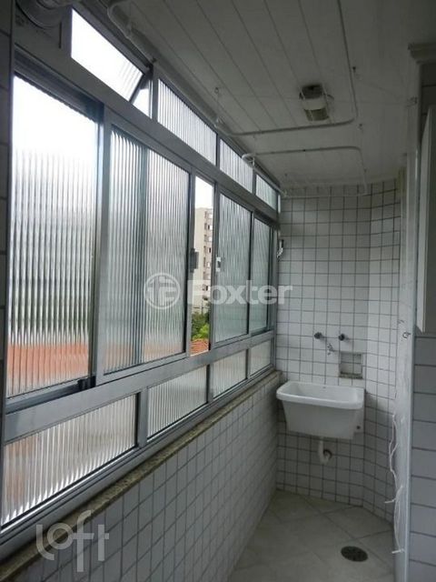 Image 5 - 875012