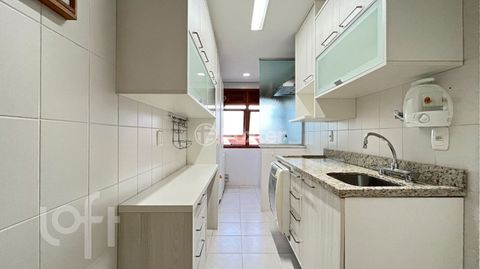 Image 12 - 875015