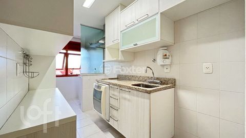 Image 11 - 875015