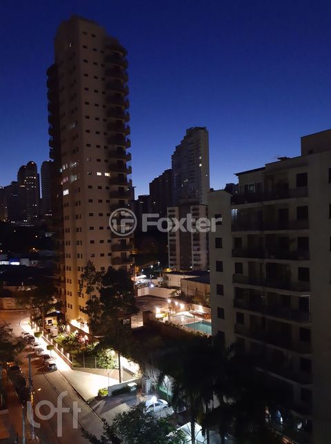 Image 10 - 875029