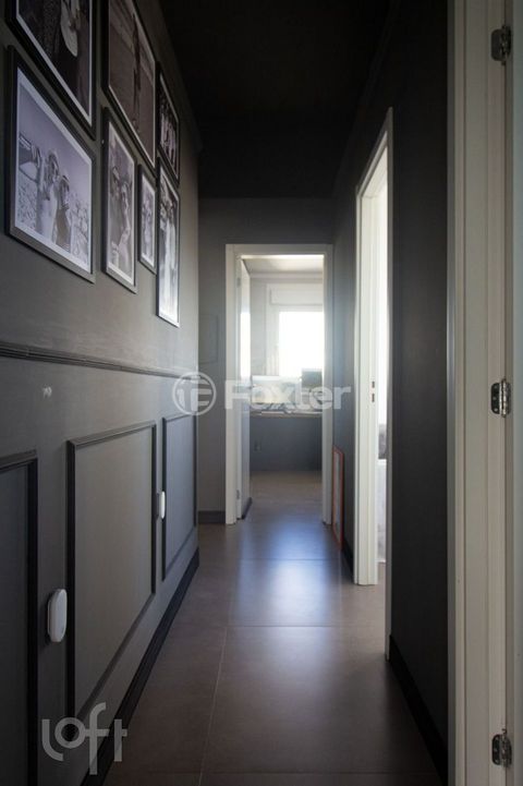 Image 17 - 875037