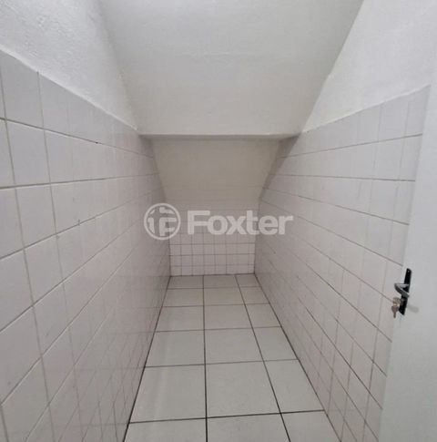 Image 11 - 875039
