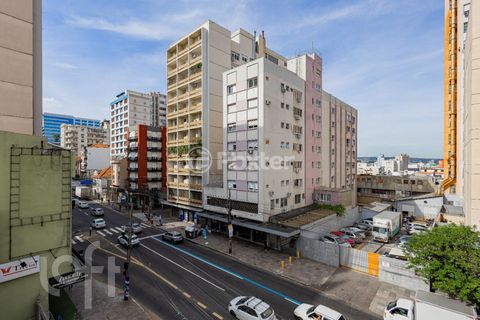 Image 17 - 875042