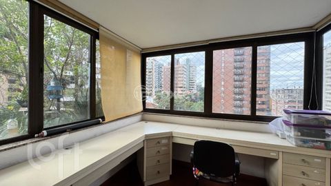 Image 19 - 875043